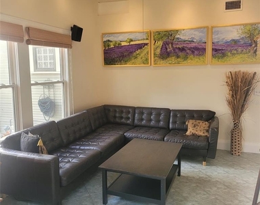 2916 W Bay Court Avenue - Photo Thumbnail 1