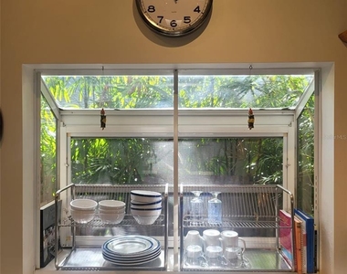 2916 W Bay Court Avenue - Photo Thumbnail 8