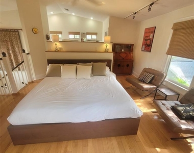 2916 W Bay Court Avenue - Photo Thumbnail 20