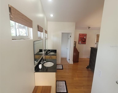 2916 W Bay Court Avenue - Photo Thumbnail 24