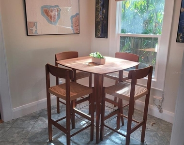 2916 W Bay Court Avenue - Photo Thumbnail 2