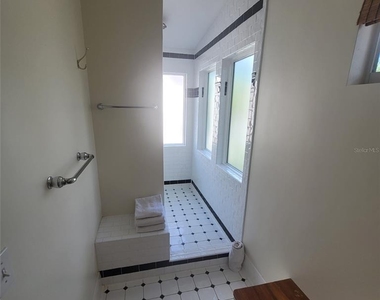 2916 W Bay Court Avenue - Photo Thumbnail 23