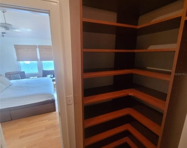 2916 W Bay Court Avenue - Photo Thumbnail 29