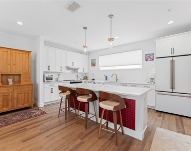 2621 1st Avenue N - Photo Thumbnail 4
