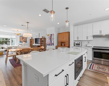 2621 1st Avenue N - Photo Thumbnail 5