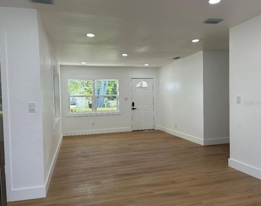 4611 W Mcelroy Avenue - Photo Thumbnail 5