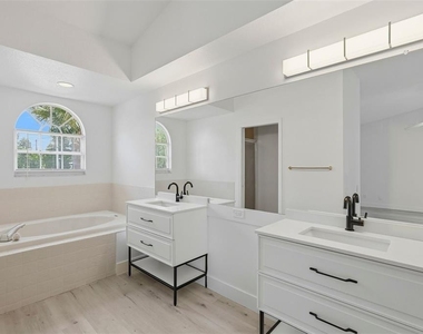 14510 Alejo Court - Photo Thumbnail 18