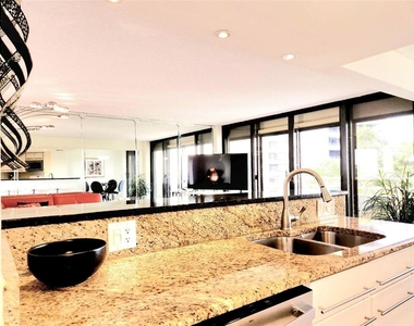 5950 Pelican Bay Plaza S - Photo Thumbnail 18