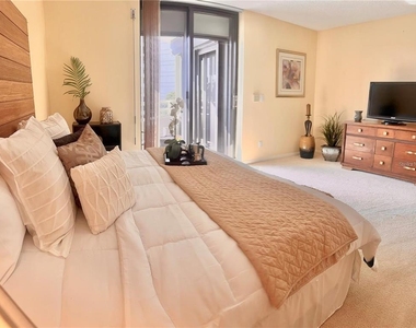 5950 Pelican Bay Plaza S - Photo Thumbnail 24