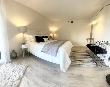 5950 Pelican Bay Plaza S - Photo Thumbnail 35