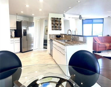 5950 Pelican Bay Plaza S - Photo Thumbnail 16