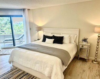 5950 Pelican Bay Plaza S - Photo Thumbnail 31