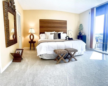 5950 Pelican Bay Plaza S - Photo Thumbnail 22