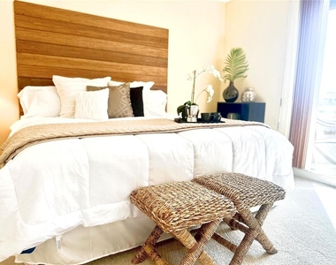 5950 Pelican Bay Plaza S - Photo Thumbnail 23