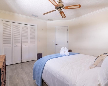 6908 Arbor Oaks Circle - Photo Thumbnail 31