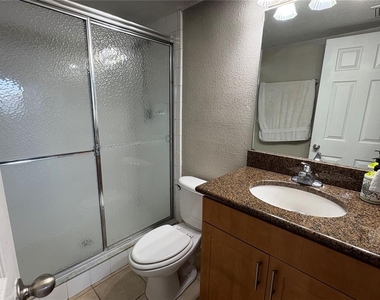 5582 Baywater Drive - Photo Thumbnail 13