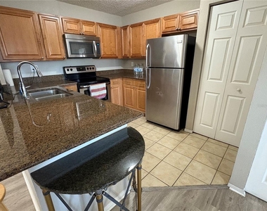 5582 Baywater Drive - Photo Thumbnail 5