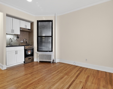 212 East 84th Street - Photo Thumbnail 1