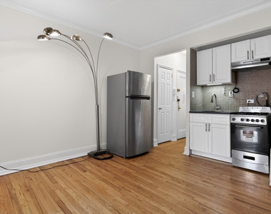 212 East 84th Street - Photo Thumbnail 2