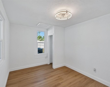 4545 12th Avenue S - Photo Thumbnail 13