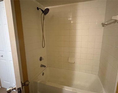 5576 Baywater Drive - Photo Thumbnail 11