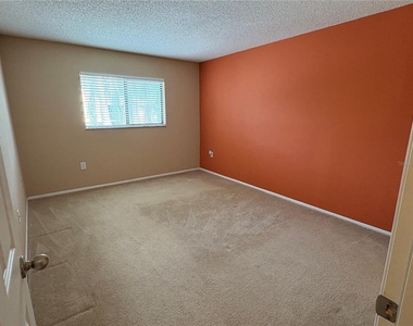5576 Baywater Drive - Photo Thumbnail 7