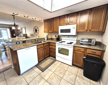 50 Woodlake Place - Photo Thumbnail 8