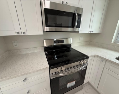 15406 Avalon Avenue - Photo Thumbnail 10