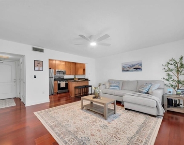 210 5th Avenue S - Photo Thumbnail 4