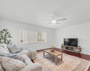 210 5th Avenue S - Photo Thumbnail 5