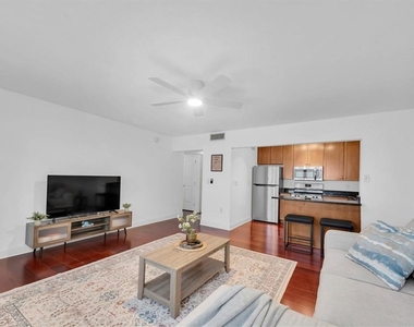 210 5th Avenue S - Photo Thumbnail 8
