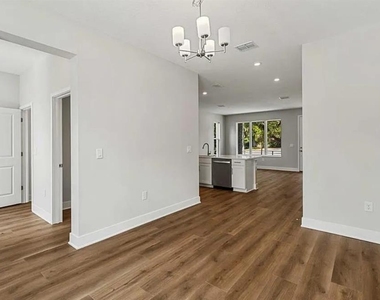 1005 W Cypress Street - Photo Thumbnail 2