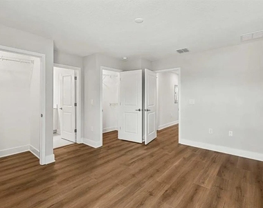1005 W Cypress Street - Photo Thumbnail 4
