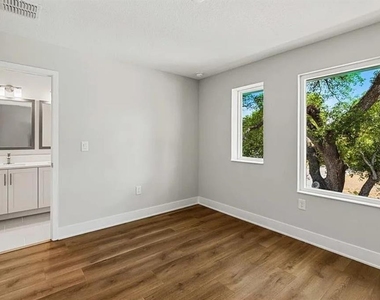 1005 W Cypress Street - Photo Thumbnail 8
