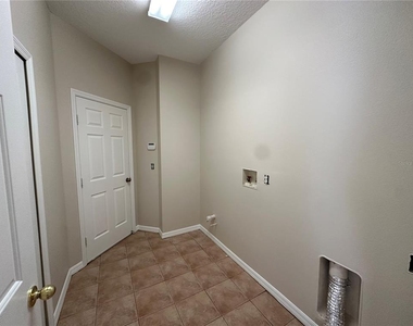 8037 Moccasin Trail Drive - Photo Thumbnail 26