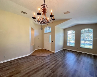 8037 Moccasin Trail Drive - Photo Thumbnail 4