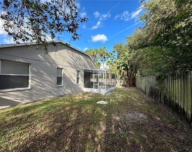 8037 Moccasin Trail Drive - Photo Thumbnail 32