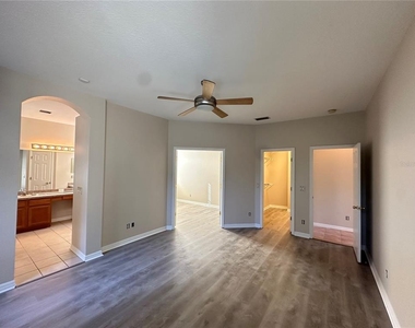 8037 Moccasin Trail Drive - Photo Thumbnail 17