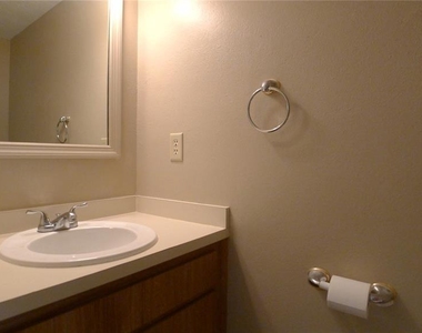 608 Lynchburg Drive - Photo Thumbnail 4