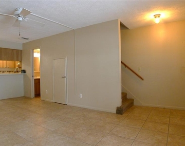 608 Lynchburg Drive - Photo Thumbnail 3
