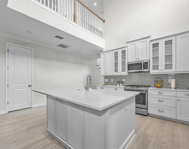 13760 Stevenson Lane - Photo Thumbnail 4