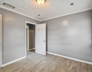 1921 W State Street - Photo Thumbnail 29