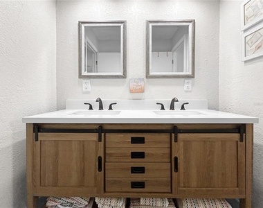 2505 Bay Boulevard - Photo Thumbnail 22