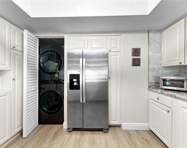 2505 Bay Boulevard - Photo Thumbnail 17