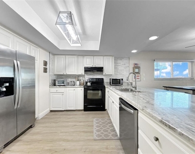 2505 Bay Boulevard - Photo Thumbnail 16