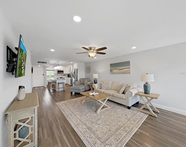 2620 Cove Cay Drive - Photo Thumbnail 10