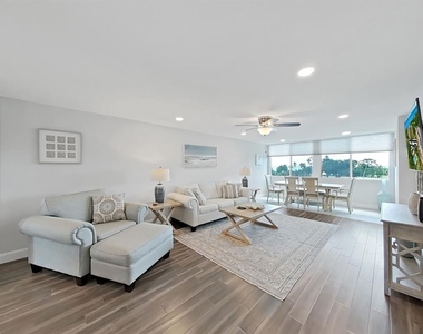 2620 Cove Cay Drive - Photo Thumbnail 7
