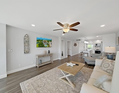 2620 Cove Cay Drive - Photo Thumbnail 12
