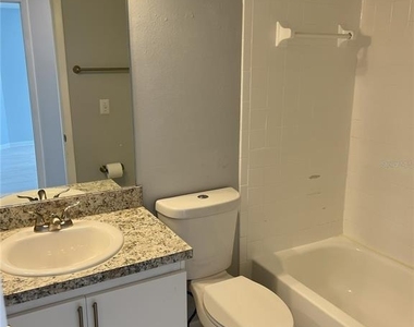 2568 Woodgate Boulevard - Photo Thumbnail 15