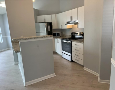 2568 Woodgate Boulevard - Photo Thumbnail 2